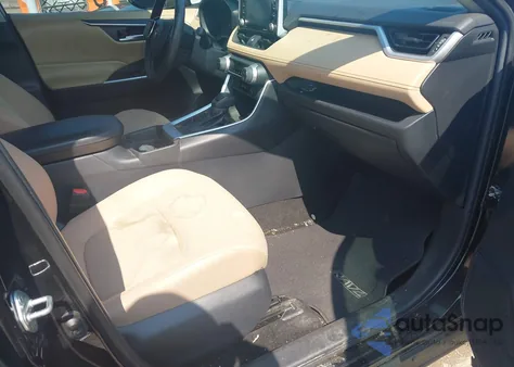 2019 Toyota Rav4 Xle z USA, uszkodzony, nr VIN 2T3P1RFV2KW062100